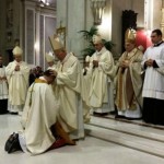 Il nuovo vescovo di Palermo, don Corrado Lorefice, l'imposizione