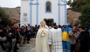 Il cardinale Montenegro apre la Porta santa Santuario della Madonna di Porto Salvo a Lampedusa