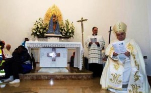 Il cardinale Montenegro apre la Porta santa a Lampedusa