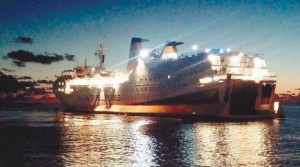 La nave traghetto per Lampedusa