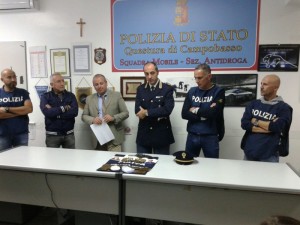 La conferenza stampa su Luigi Nicastro e Anna Arnone e droga, pistole munizioni sequestrate