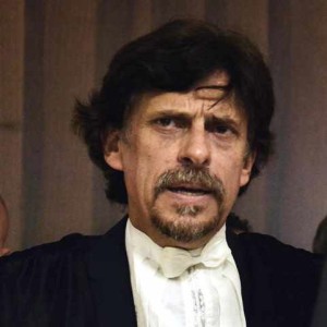 Un primo piano di Patronaggio