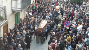 I funerali dei tre giovani morti a Pioppo