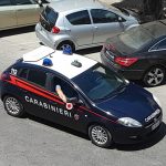 I carabinieri scortano il carico di droga