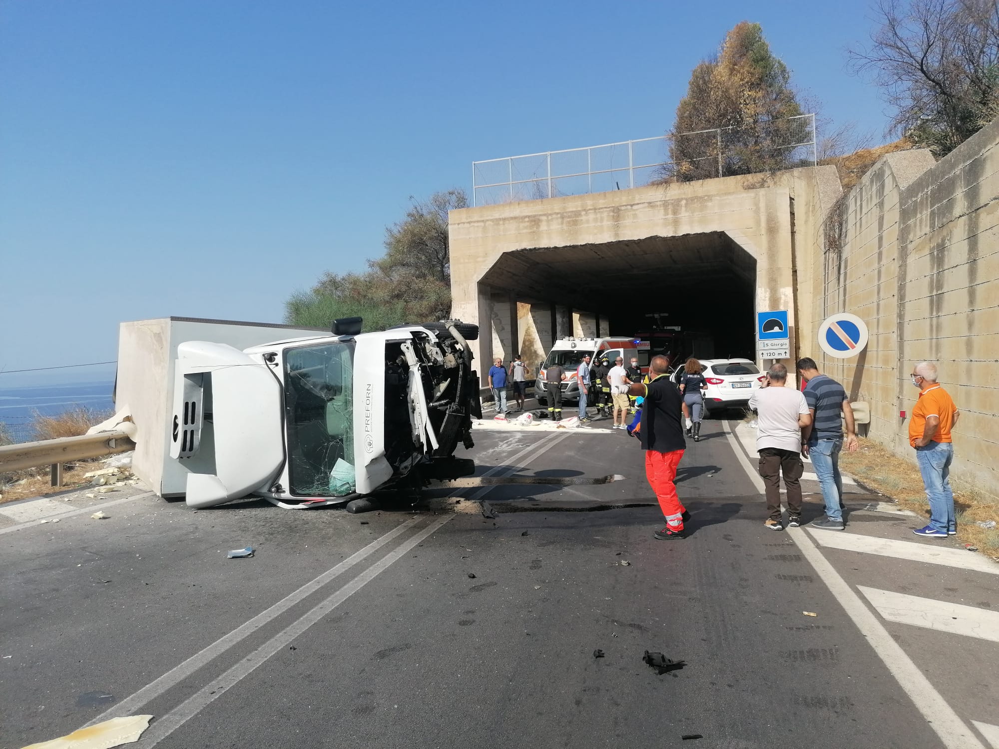 Scontro tra camion e auto lungo la SS115: quattro i feriti ...