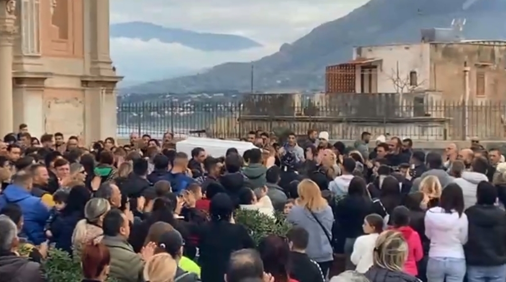 Funerali Patrizia, la bara bianca