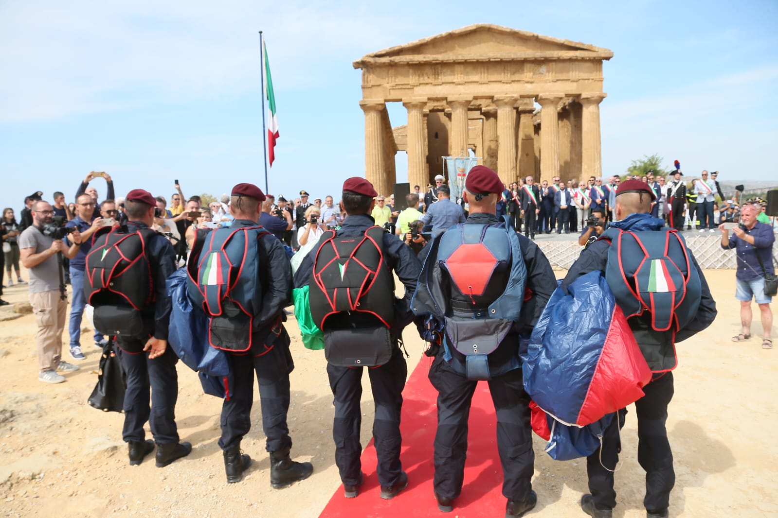 File:Compagnia di Formazione del 1 ° Reggimento Carabinieri Piemonte.jpg - Wikim