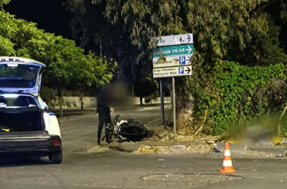 L'incidente di via Forcile (foto www.lasicilia.it)